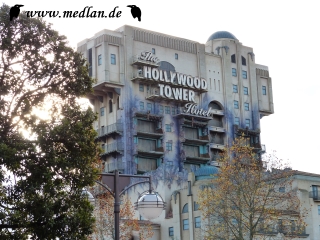 Hollywood Tower Hotel (bei Tag)